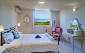 4 chambres, coffres-forts dans les chambres, fer et planche Ă repasser