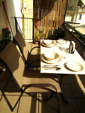 Outdoor dining - Modern Apartment (WI-FI 50Mbps) Entire 1st floor (Καλαμάτα)