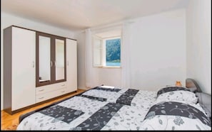 Soundproofing, free WiFi, bed sheets