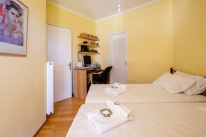 3 habitaciones, tabla de planchar con plancha, wifi y ropa de cama 