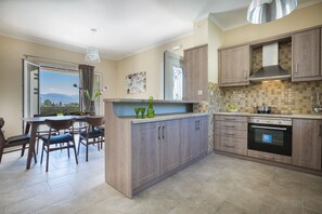 Private kitchen - Armonia Villas Kefalonia, “Beautiful location, deluxe services" (Lixouri)