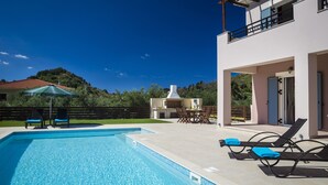 Pool - Armonia Villas Kefalonia, “Beautiful location, deluxe services" (Lixouri)