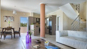 Living area - Armonia Villas Kefalonia, “Beautiful location, deluxe services" (Lixouri)