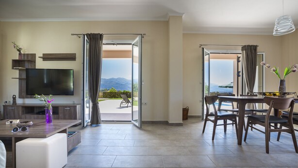 Living area - Armonia Villas Kefalonia, “Beautiful location, deluxe services" (Lixouri)