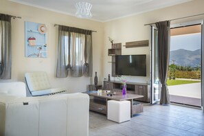 Living area - Armonia Villas Kefalonia, “Beautiful location, deluxe services" (Lixouri)