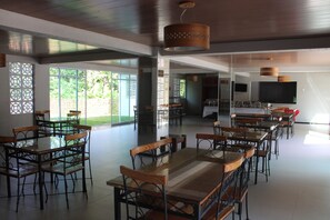 Daily buffet breakfast (BRL 25 per person)