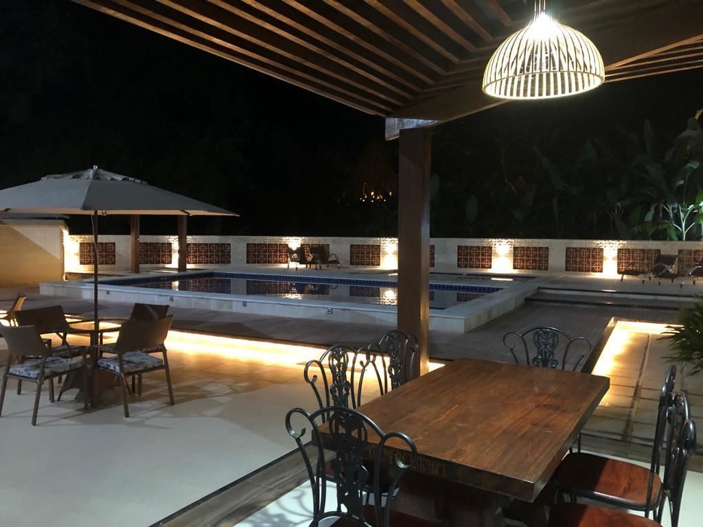 Poolside bar