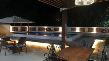 Poolside bar