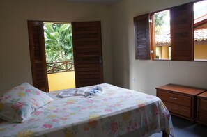 Shower, bidet, towels, toilet paper