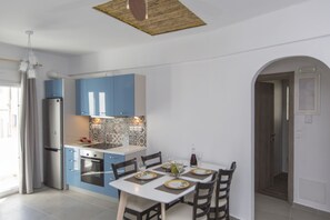 Fridge, microwave, oven, dishwasher - Eudaimonia apartments (Νάξος)