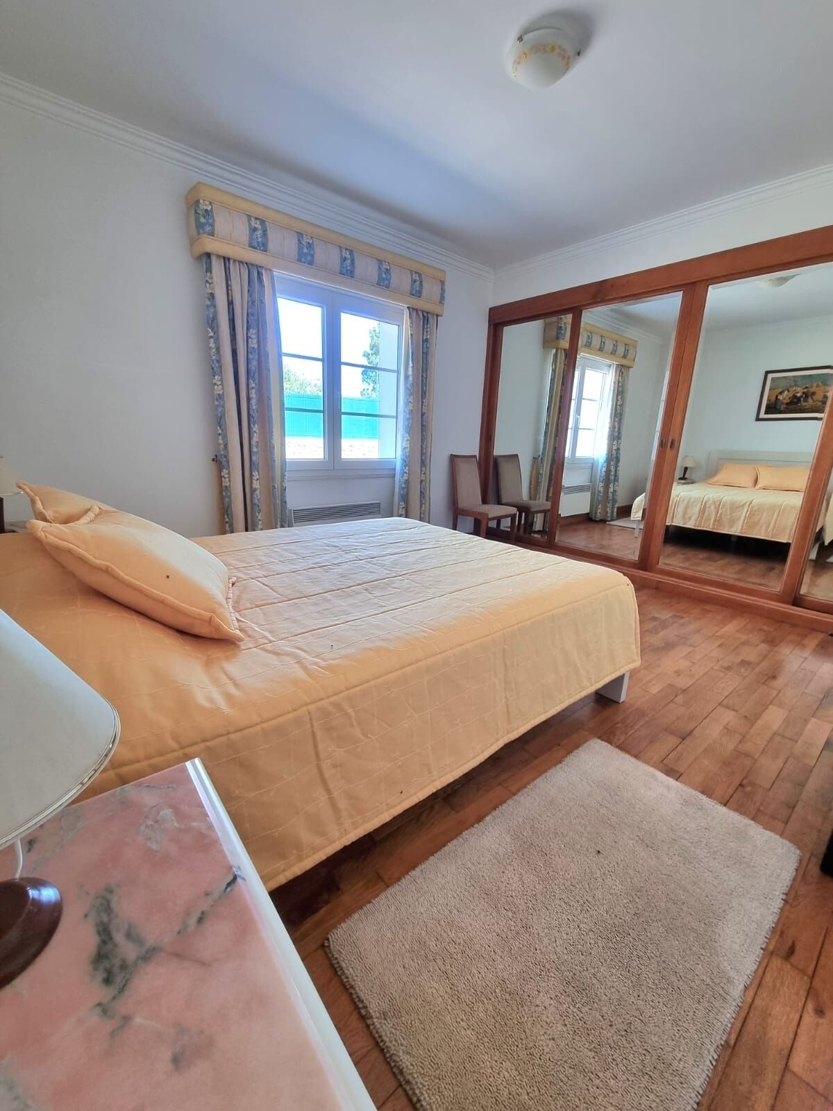 6 sovrum, skrivbord, strykjärn/strykbräda och resesäng