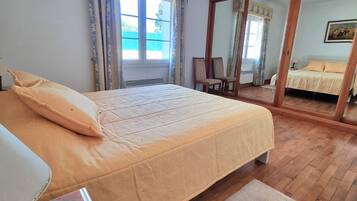 6 sovrum, skrivbord, strykjÀrn/strykbrÀda och resesÀng