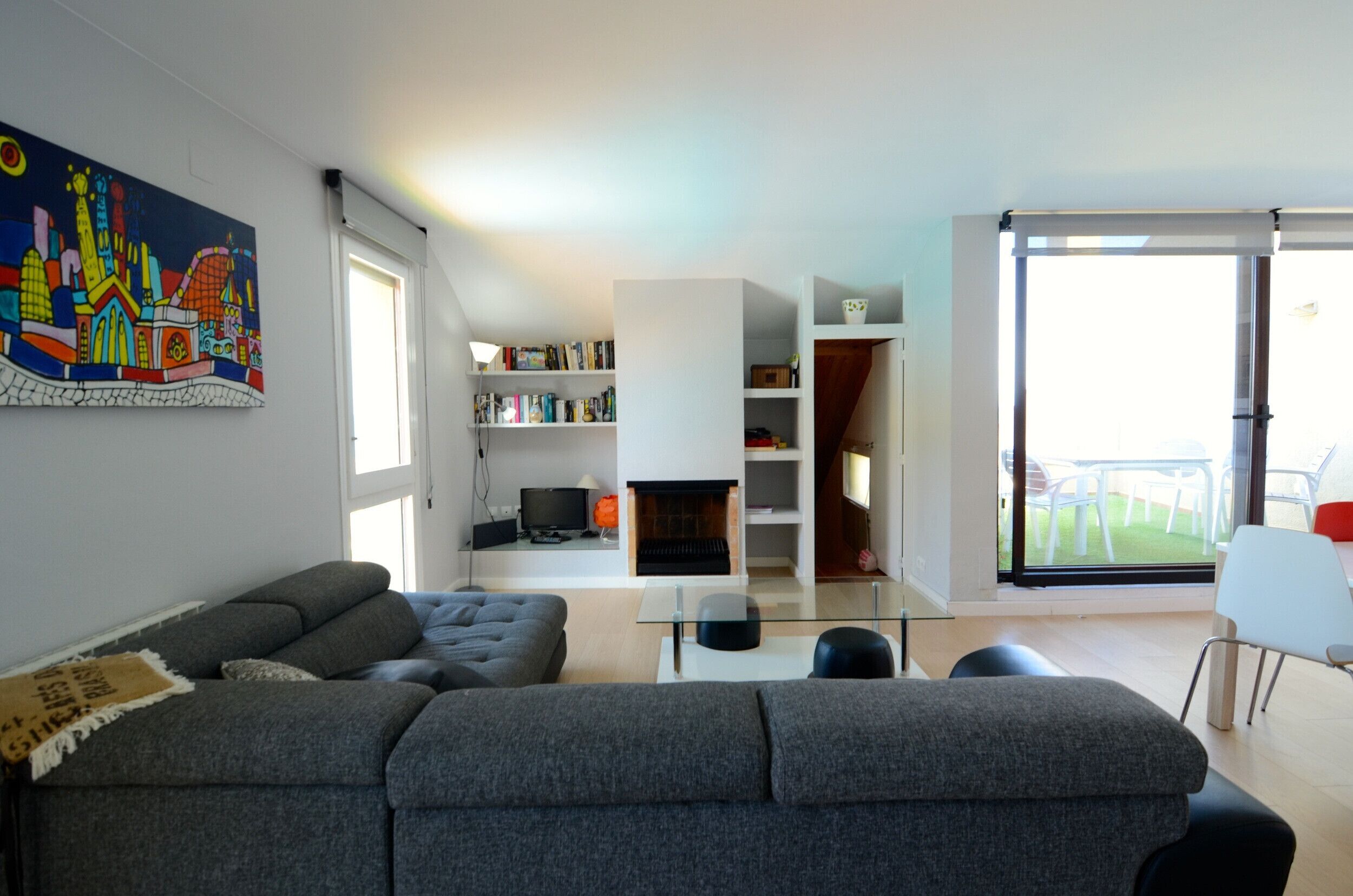 TV, fireplace
