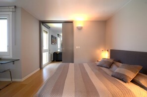 4 chambres, fer et planche à repasser, Wi-Fi gratuit, draps fournis