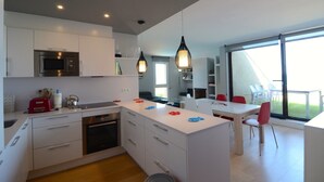 Kaffetrakter/tekoker, kjøleskap, mikrobølgeovn og ovn