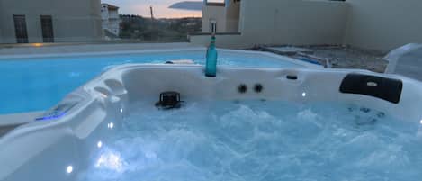 Baignoire à remous extérieure
