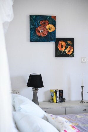 2 bedrooms, iron/ironing board, travel cot, free WiFi