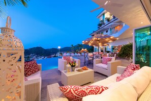 40-inch flat-screen TV with digital channels, TV, streaming services - Casa Yvonneka, Private Luxury Villa (Puerto Vallarta)