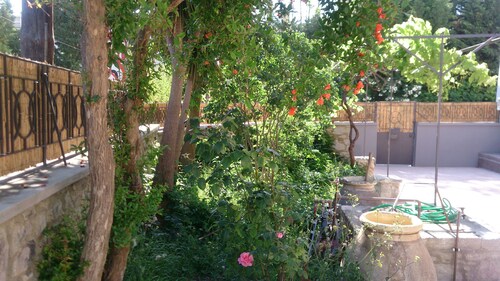 Παραδοσιακός πύργος, χτισμένος το 1827.