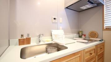 Fridge, microwave, stovetop, electric kettle