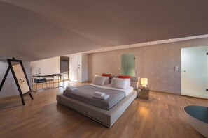 3 chambres, coffres-forts dans les chambres, fer et planche à repasser