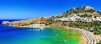 Sininen ja vihreä näkymä huvila yksityinen uima-allas