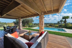 Outdoor dining - Blue & Green View Villa in Sgourou (C627+FV6 Rodos, Greece)