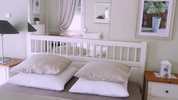 4 bedrooms, desk, iron/ironing board, WiFi