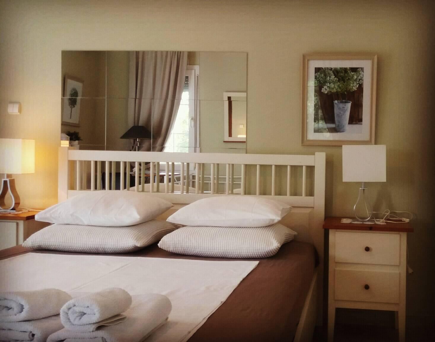 4 bedrooms, desk, iron/ironing board, WiFi