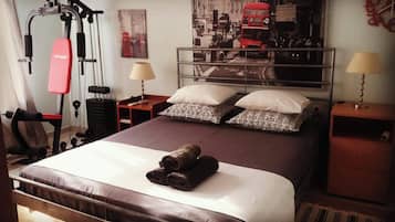 4 bedrooms, desk, iron/ironing board, WiFi