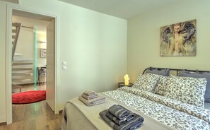 2 habitaciones, caja de seguridad en la habitación y escritorio 