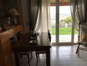 Interior - Εξοχικό σπίτι πολύ κοντά στην θάλασσα και 10' από το αεροδρόμιο "Ελ. Βενιζέλος". (ΜΑΡΚΟΠΟΥΛΟ ΑΤΤΙΚΗΣ)