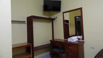 Lyxsvit - flera sängar - icke-rökare | Arbetsyta för laptop, gratis wi-fi, sängkläder och rullstolsanpassning