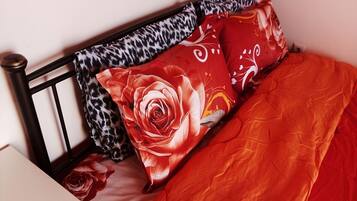 2 室のベッドルーム、WiFi (無料)