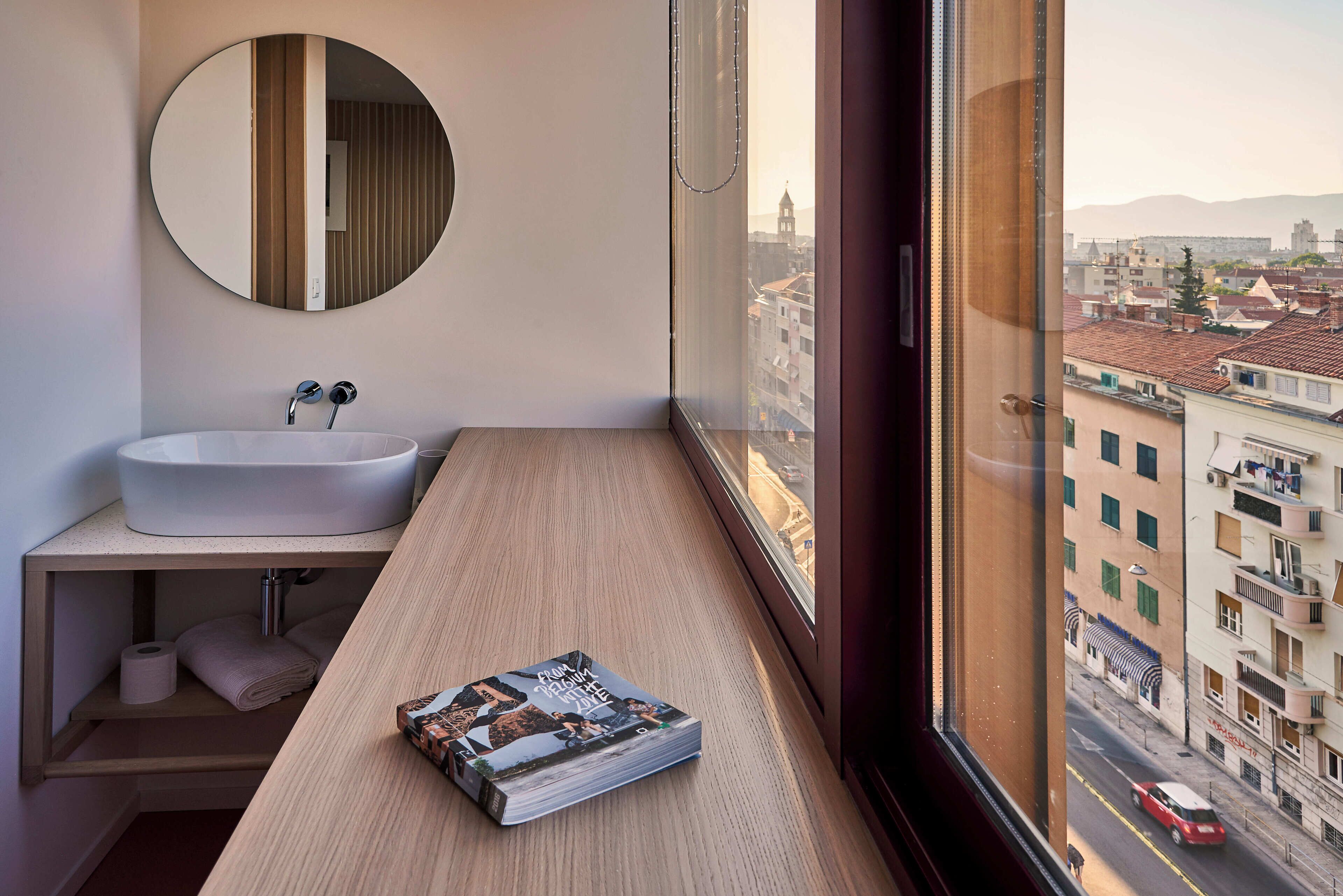 Habitación Deluxe con 1 cama matrimonial o 2 individuales, vista a la ciudad | Vista desde la habitación