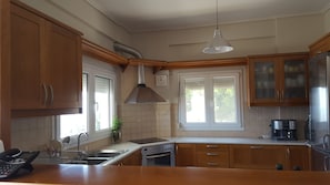 Réfrigérateur, four, plaque de cuisson, lave-vaisselle