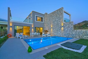 Pool - Beachfront Luxury villa in Plakias with Private Pool, BBQ & 30m to Restaurants (Πλακιάς)