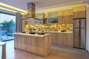 Réfrigérateur, micro-ondes, four, plaque de cuisson