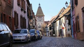 Third-party on-site parking