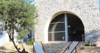 Villa Marikami, uskomaton uusi kivirakennettu talo Kamilari