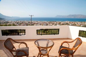 Property grounds - Villa Veghera - Join Crete, Seaview, private pool (Kissamos)