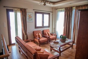 TV, fireplace - Villa Veghera - Join Crete, Seaview, private pool (Kissamos)