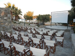 Outdoor banquet area - Playera bungalow G sea view (Κολυμπήθρες)