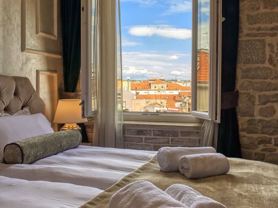 Design Double or Twin Room (14) | Premium bedding, minibar, individually furnished, desk