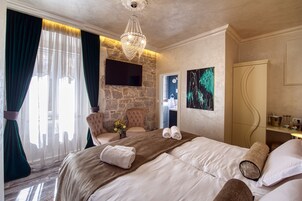 Habitación de diseño con 1 cama doble o 2 individuales, vistas al patio (11) | Ropa de cama de alta calidad, minibar, escritorio y cortinas opacas