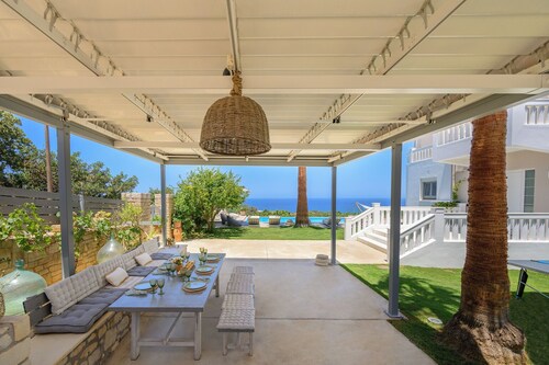  Infinity pool villa with Sea Views 2 km to Rethymno city & Beach and Shaded BBQ