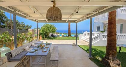 Infinity pool villa with Sea Views 2 km to Rethymno city & Beach and Shaded BBQ