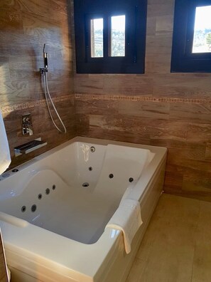 Jetted bath, hair dryer, towels, soap - Beautiful apartment with views-Garnatxa (Pontons)