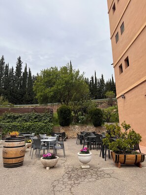 Outdoor dining - Beautiful apartment with views-Garnatxa (Pontons)