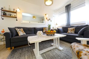 Villa - privat pool | Vardagsrum | Platt-tv